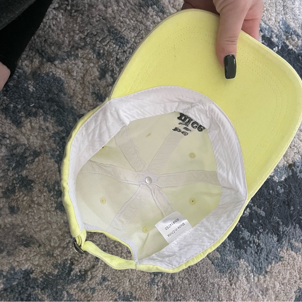 Yellow hat - Picture 3 of 3